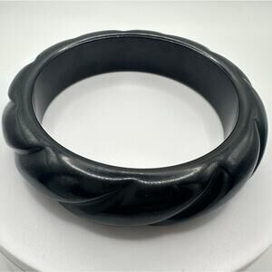 Antique Art Deco 1930s carved heavy black chunky Bakelite bangle bracelet 45g